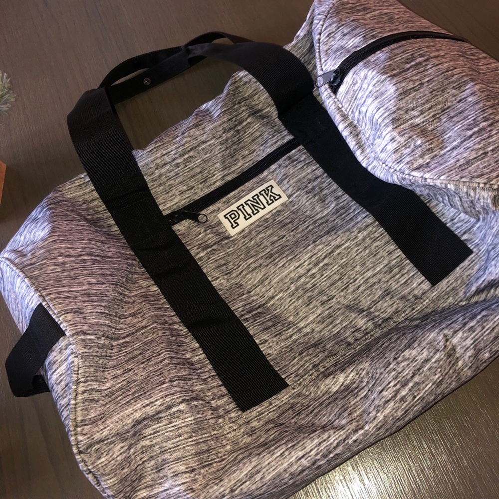 VICTORIA’S SECRET 🩷 Large Gray Gym Bag NWOT